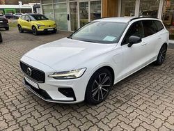 Weiß Gebraucht 2022 Volvo V60 Plus Kombi | 34.950 € (Fairer Preis)