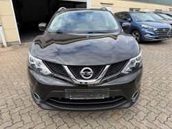 Schwarz Gebraucht 2016 Nissan Qashqai N-Connecta SUV | 11.999 € (Fairer Preis)