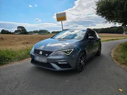 Grau Gebraucht 2017 Cupra Leon Kombi | 22.250 € (Etwas zu teuer)