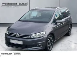 Grau Gebraucht 2020 VW Touran Highline Van / Kleinbus | 23.490 € (Fairer Preis)