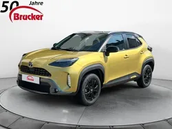 Warm gold metallic, dach schwarz Gebraucht 2022 Toyota Yaris Hybrid Advance | 25.890 € (Etwas zu teuer)