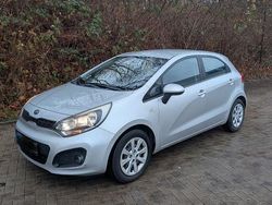 Silber Gebraucht 2012 Kia Rio Attract Limousine | 3.800 € (Etwas zu teuer)