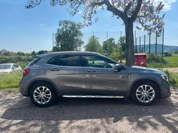 Grau Gebraucht 2017 Mercedes GLA200 AMG line SUV | 15.000 € (Guter Preis)