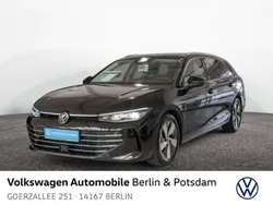 Grenadillschwarz metallic Gebraucht 2024 VW Passat Elegance Kombi | 35.550 € (Etwas zu teuer)