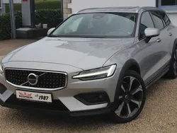 Grau Gebraucht 2022 Volvo V60 CC Plus Kombi | 37.990 € (Fairer Preis)