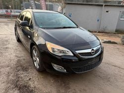 Schwarz Gebraucht 2010 Opel Astra Kombi | 2.350 € (Superpreis)