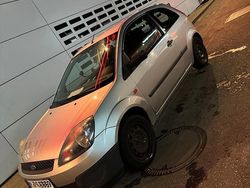 Grau Gebraucht 2006 Ford Fiesta Kleinwagen | 350 €