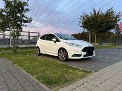 Weiß Gebraucht 2014 Ford Fiesta Sport Kleinwagen | 8.000 € (Guter Preis)