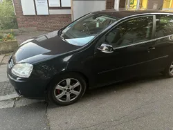 Schwarz Gebraucht 2006 VW Golf V Kleinwagen | 2.300 €