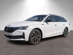 Weiß Gebraucht 2024 Skoda Octavia SportLine Kombi | 38.990 € (Teuer)