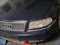 Blau Gebraucht 2003 Audi A8 Comfort Limousine | 2.999 €
