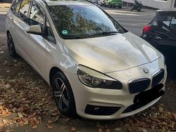 Weiß Gebraucht 2017 BMW 218 Gran Tourer Advantage Van / Kleinbus | 16.000 € (Etwas zu teuer)