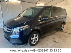 Blue metallic Gebraucht 2021 Mercedes V300 Avantgarde Van / Kleinbus | 49.480 € (Superpreis)