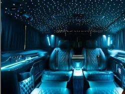 Schwarz Gebraucht 2021 Mercedes 300 Van / Kleinbus | 92.250 €