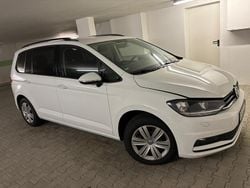 Weiß Gebraucht 2018 VW Touran Join Van / Kleinbus | 17.000 € (Guter Preis)