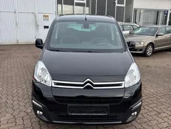 Schwarz Gebraucht 2016 Citroën Berlingo SELECTION Van / Kleinbus | 8.300 € (Fairer Preis)