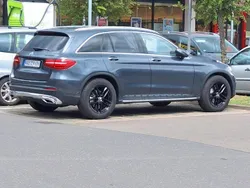 Grau Gebraucht 2016 Mercedes GLC250 Kombi | 23.499 € (Teuer)