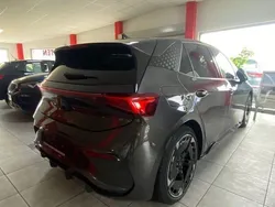 Grau Gebraucht 2022 Cupra Born e-Boost Kleinwagen | 50.449 €