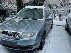Blau Gebraucht 2006 Skoda Fabia Kombi | 1.600 €