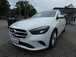 Weiß Gebraucht 2020 Mercedes B180 Van / Kleinbus | 23.450 € (Fairer Preis)