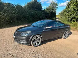 Grau Gebraucht 2009 Opel Astra Cabriolet Cabrio | 3.900 € (Fairer Preis)