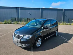 Schwarz Gebraucht 2009 VW Touran Van / Kleinbus | 4.699 € (Fairer Preis)