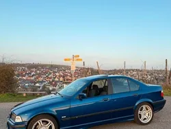 Blau Gebraucht 1997 BMW 323 Sport Line Limousine | 10.950 € (Teuer)