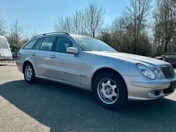 Silber Gebraucht 2004 Mercedes E200 Kombi | 1.799 €