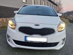 Weiß Gebraucht 2016 Kia Carens Spirit Van / Kleinbus | 11.000 € (Fairer Preis)