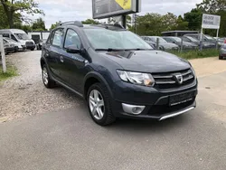 Grau Gebraucht 2016 Dacia Sandero Stepway Kleinwagen | 5.790 € (Fairer Preis)