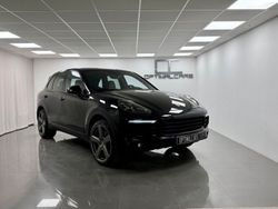 Schwarz Gebraucht 2016 Porsche Cayenne Turbo SUV | 32.990 €