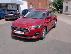 Rot Neu 2024 Ford Focus Titanium Limousine | 26.990 € (Teuer)