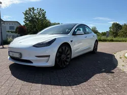 Weiß Gebraucht 2022 Tesla Model 3 Performance Limousine | 34.000 € (Etwas zu teuer)