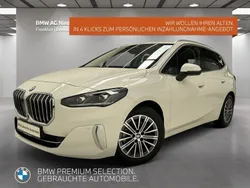 Weiß Gebraucht 2023 BMW 218 Active Tourer Performance Van / Kleinbus | 34.990 € (Fairer Preis)