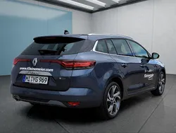 Grau Gebraucht 2022 Renault Mégane GrandTour Kombi | 28.749 €