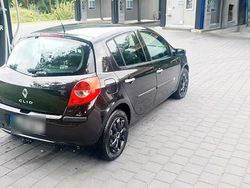 Schwarz Gebraucht 2007 Renault Clio III Kleinwagen | 2.000 €