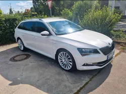 Weiß Gebraucht 2018 Skoda Superb Kombi | 25.500 € (Teuer)