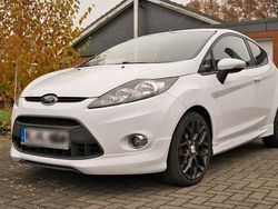 Weiß Gebraucht 2012 Ford Fiesta Kleinwagen | 4.300 €