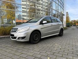 Silber Gebraucht 2009 Mercedes B180 Van / Kleinbus | 2.999 €
