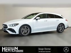 Digitalweiß Gebraucht 2024 Mercedes CLA200 Shooting Brake AMG Kombi | 39.900 €
