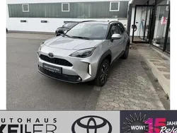 Schimmering silber metallic Neu 2025 Toyota Yaris Cross SUV | 31.460 € (Fairer Preis)