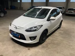 Weiß Gebraucht 2009 Mazda 2 Dynamic Limousine | 2.990 € (Fairer Preis)