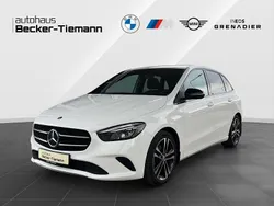 Weiß Gebraucht 2019 Mercedes B200 Van / Kleinbus | 20.809 € (Fairer Preis)