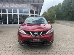 Rot Gebraucht 2015 Nissan Qashqai 360º SUV | 11.990 € (Guter Preis)