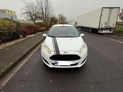 Weiß Gebraucht 2016 Ford Fiesta Kleinwagen | 5.000 €