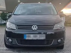 Schwarz Gebraucht 2013 VW Touran Van / Kleinbus | 9.300 € (Fairer Preis)