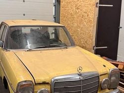 Gelb Gebraucht 1970 Mercedes W114 Limousine | 2.500 €