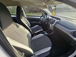 Weiß Gebraucht 2016 Toyota Aygo Kleinwagen | 5.950 € (Guter Preis)