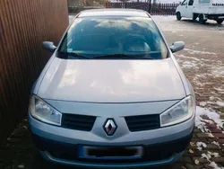 Grau Gebraucht 2004 Renault Mégane II Limousine | 1.500 € (Fairer Preis)