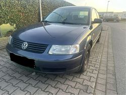 Blau Gebraucht 2000 VW Passat Limousine | 1.499 € (Fairer Preis)